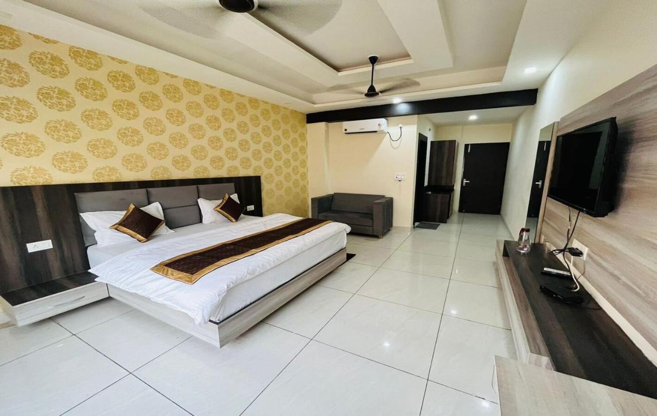 Hotel Blue Pine Haridwār Exterior foto
